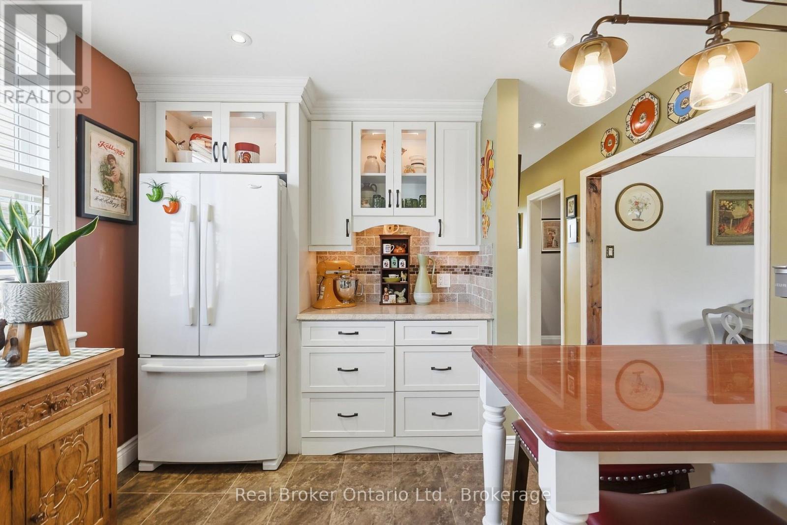 2210 KING STREET E - Image 10