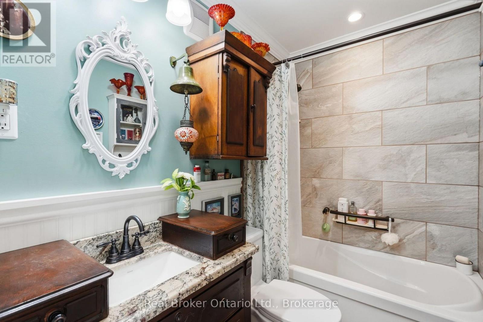 2210 KING STREET E - 12