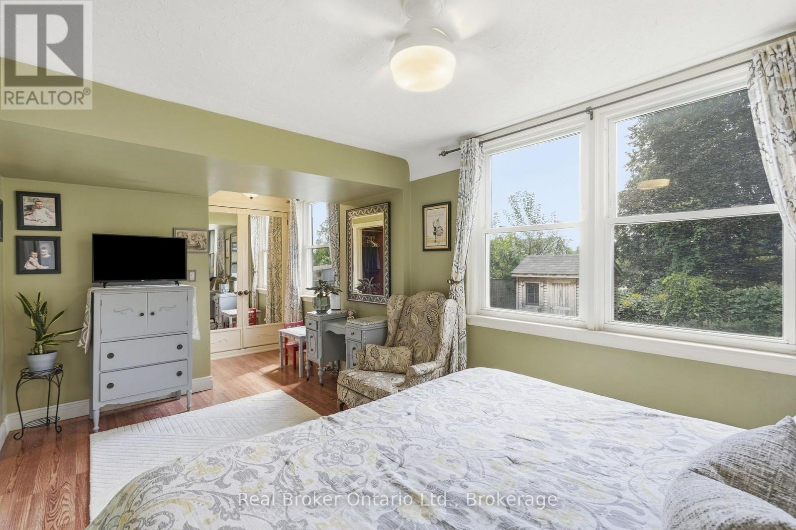 2210 KING STREET E - 14