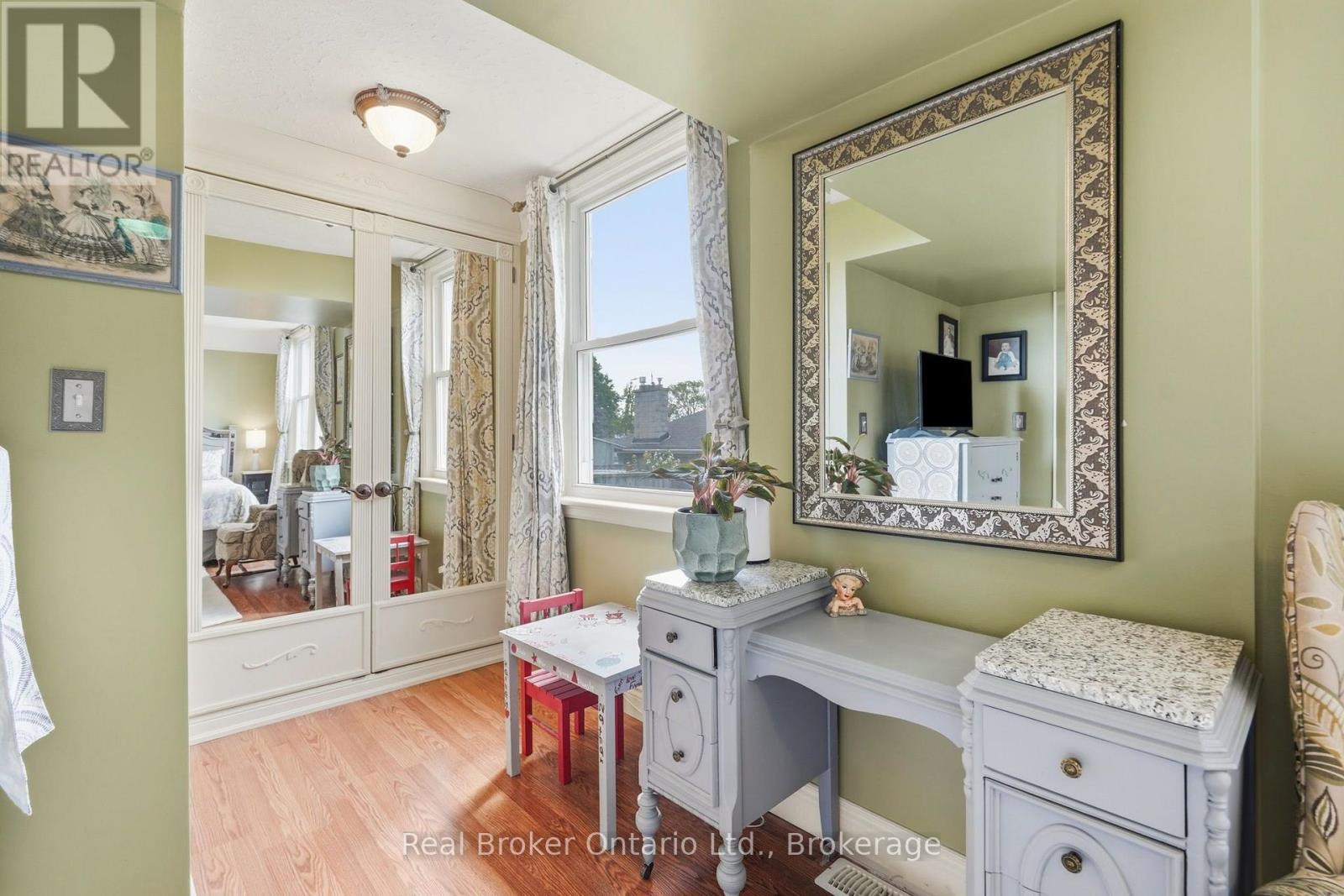 2210 KING STREET E - 15