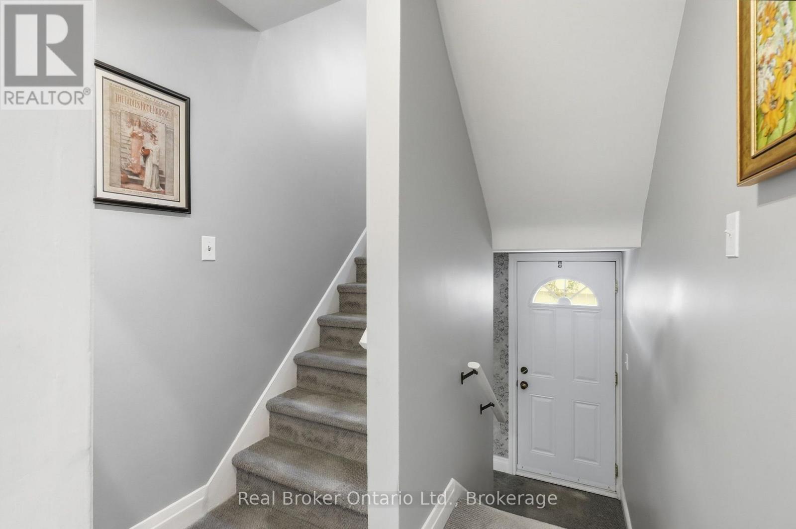 2210 KING STREET E - 17