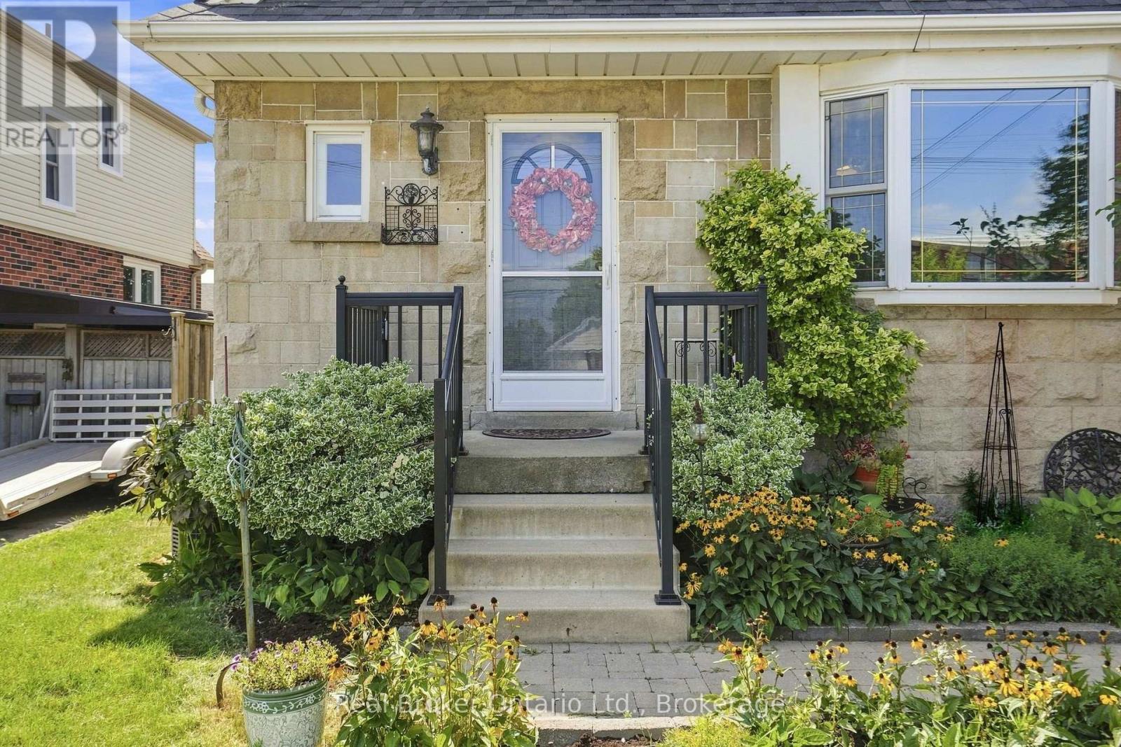 2210 KING STREET E - 2