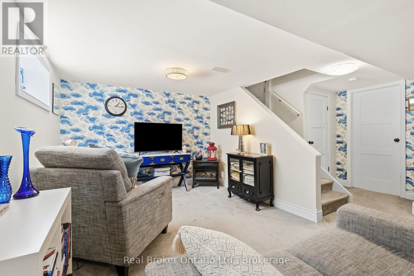 2210 KING STREET E - 27