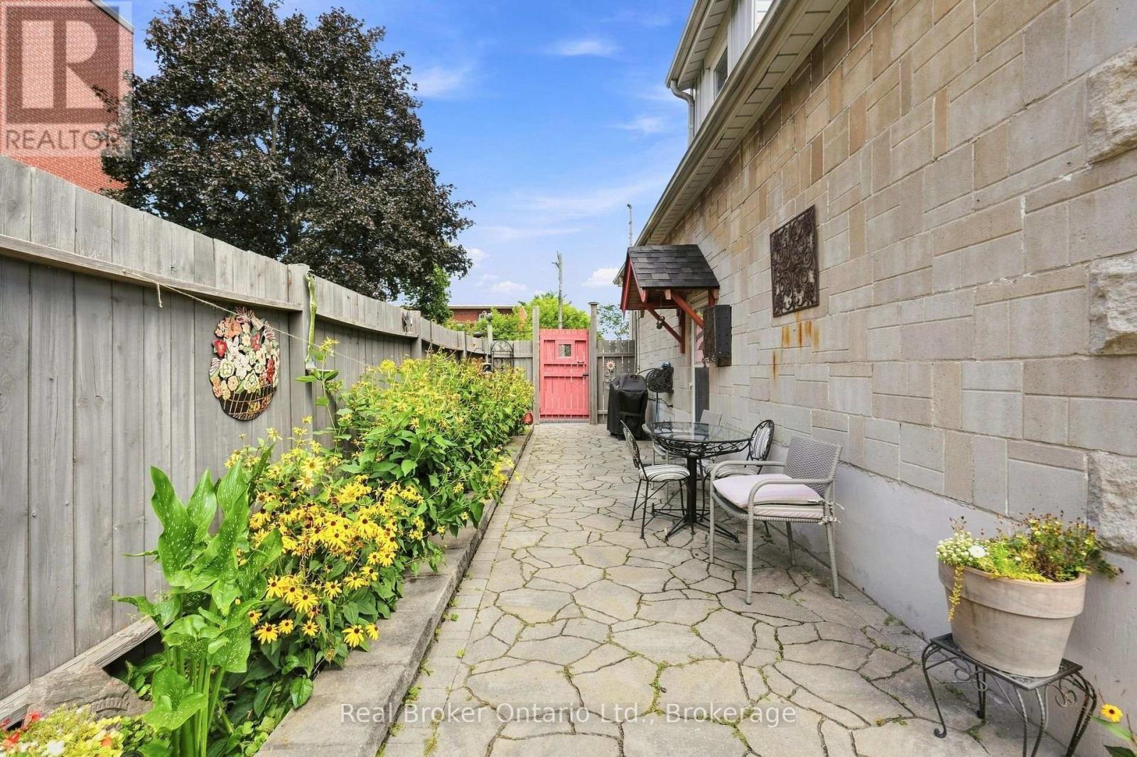 2210 KING STREET E - Image 32