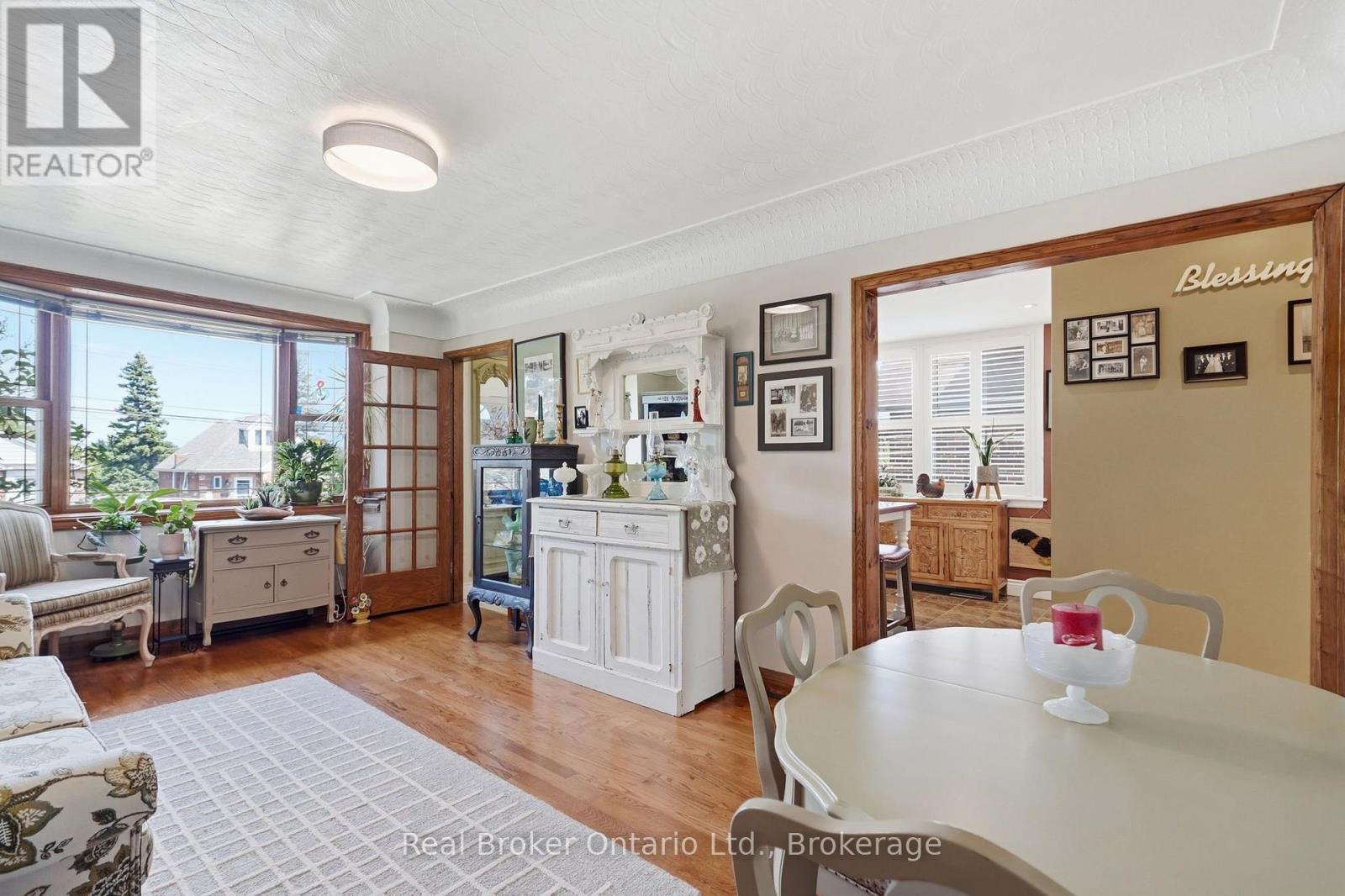 2210 KING STREET E - 7