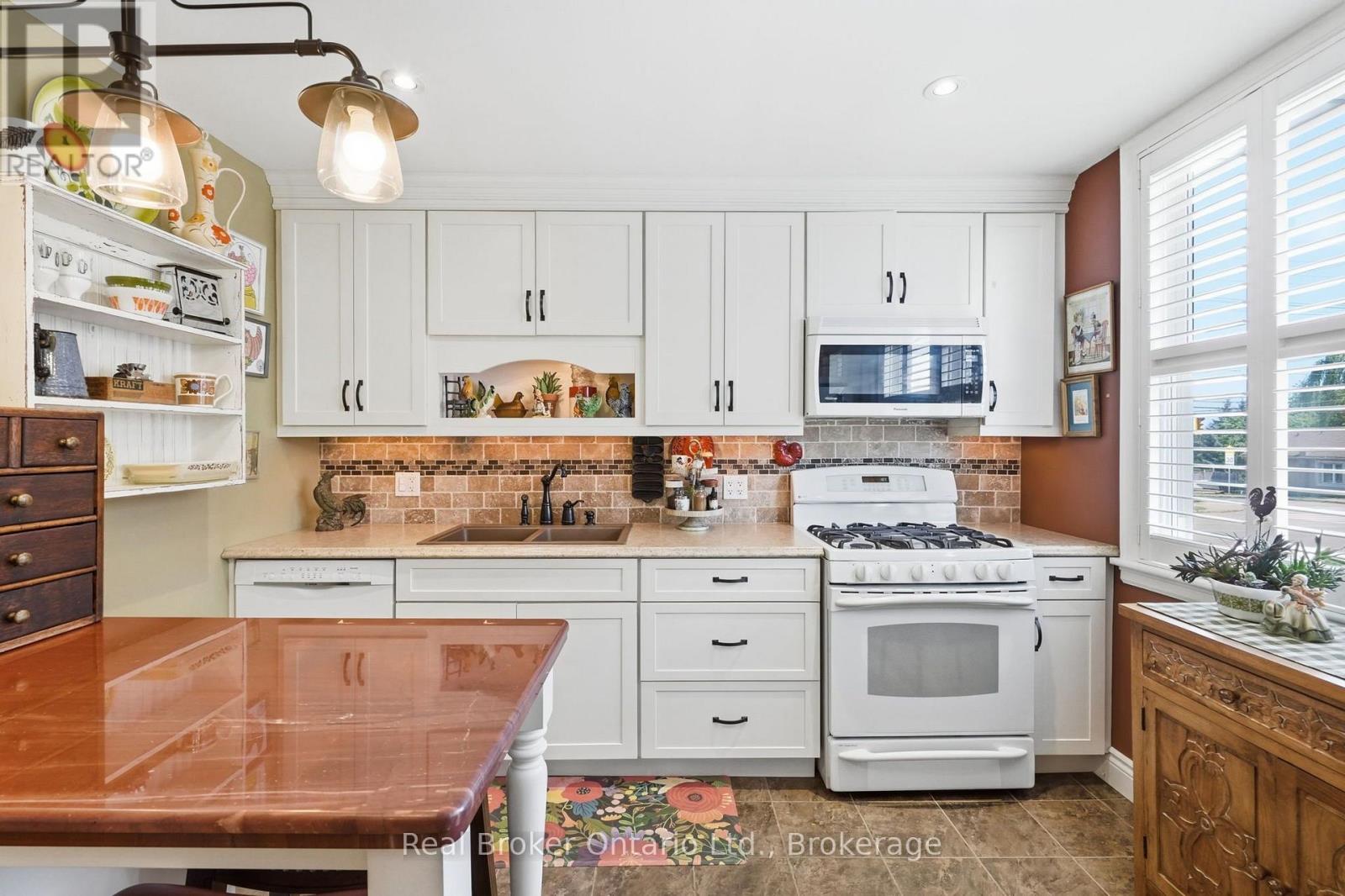 2210 KING STREET E - Image 9