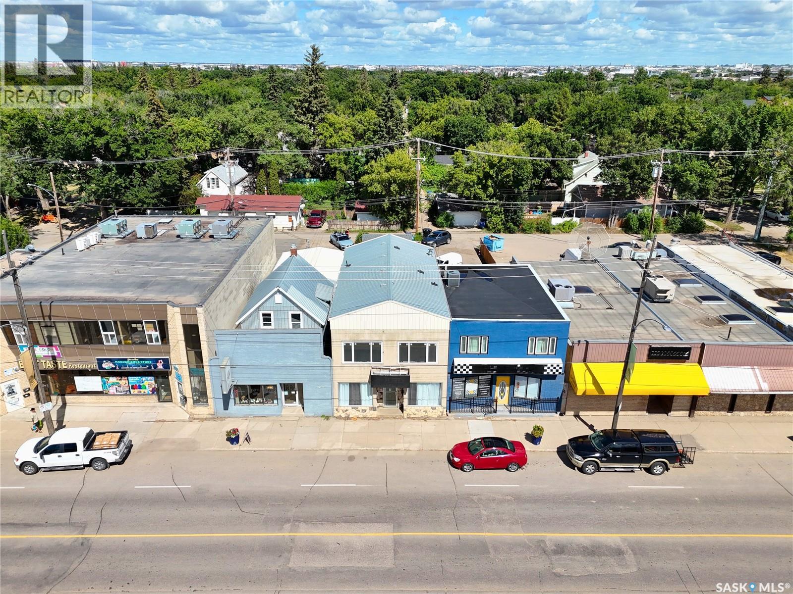 212 33rd STREET W, Saskatoon, Saskatchewan, S7L0V1, Saskatoon, Saskatchewan — photo 2 of 5