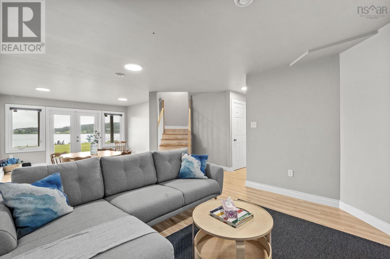 4 Emerald Drive - Image 31