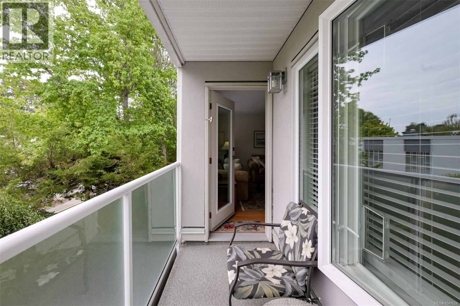 203 1477 Yale Street, Oak Bay