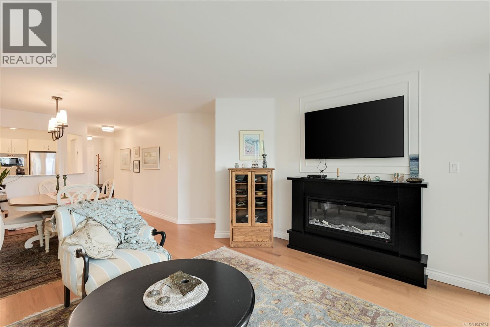203 1477 Yale Street, Oak Bay