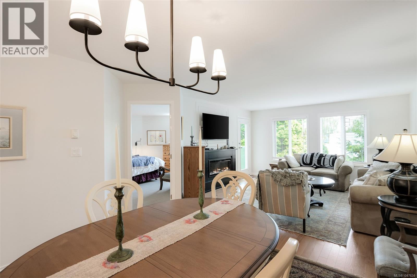 203 1477 Yale Street, Oak Bay