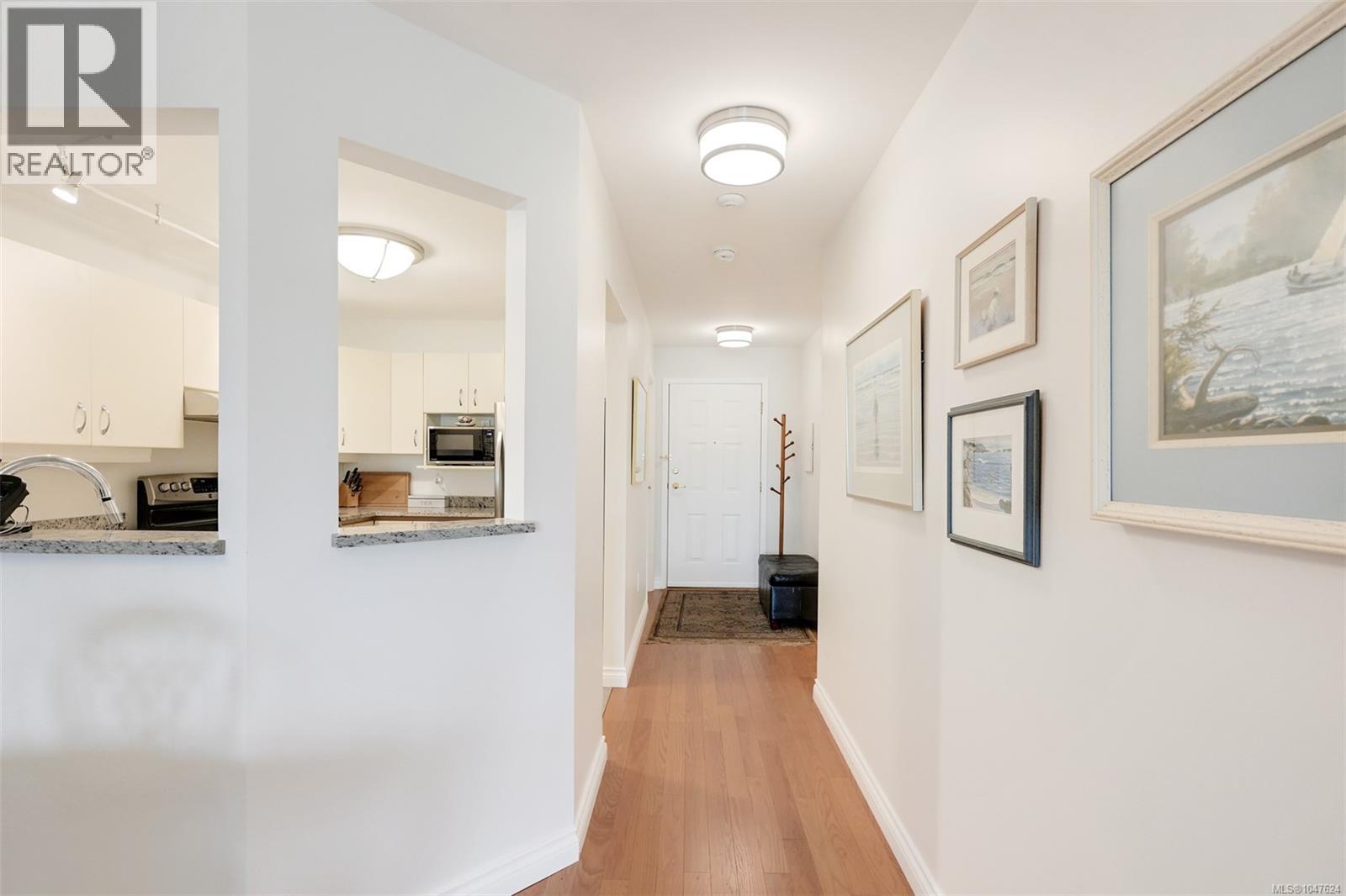 203 1477 Yale Street, Oak Bay