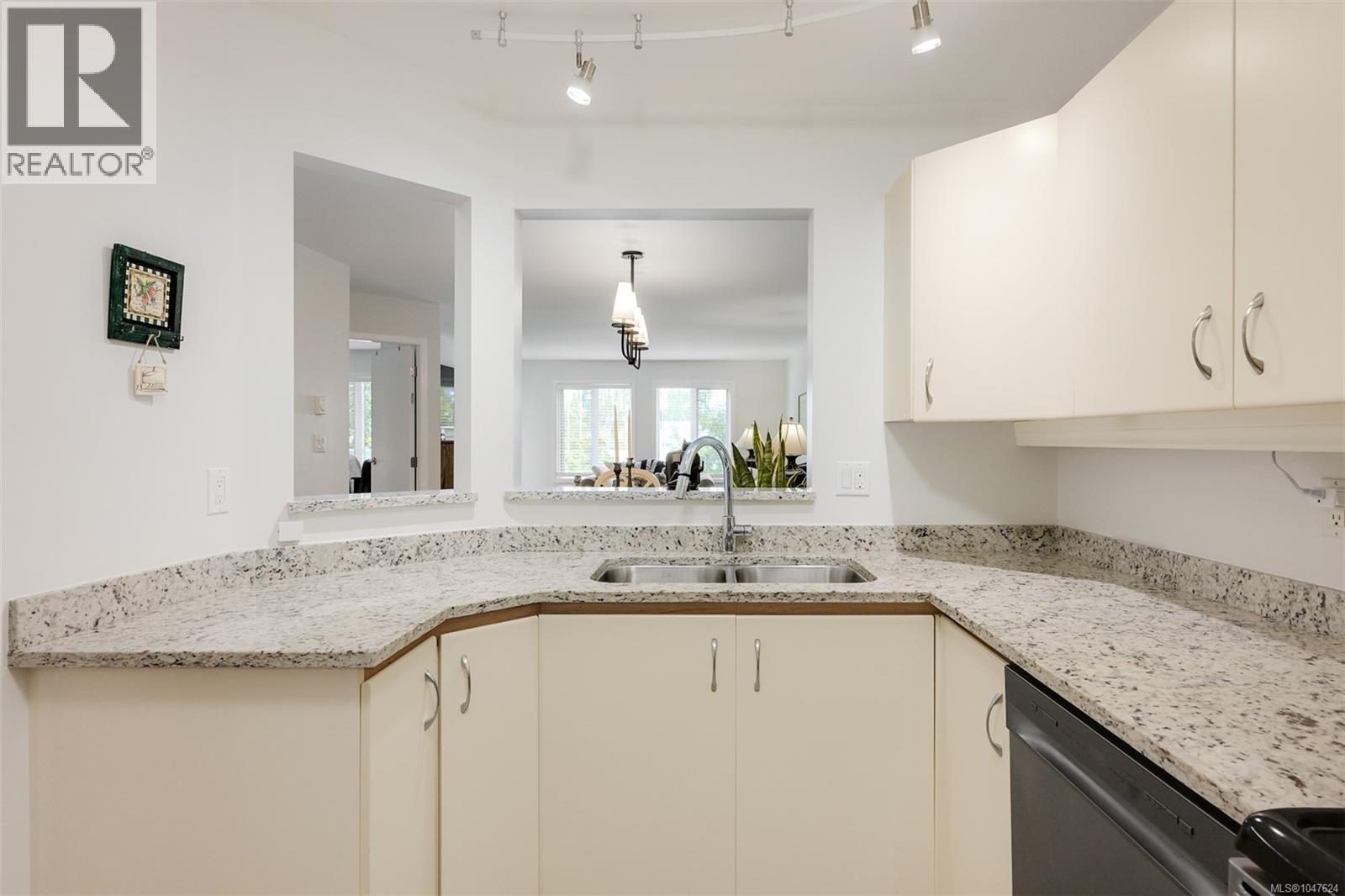 203 1477 Yale Street, Oak Bay