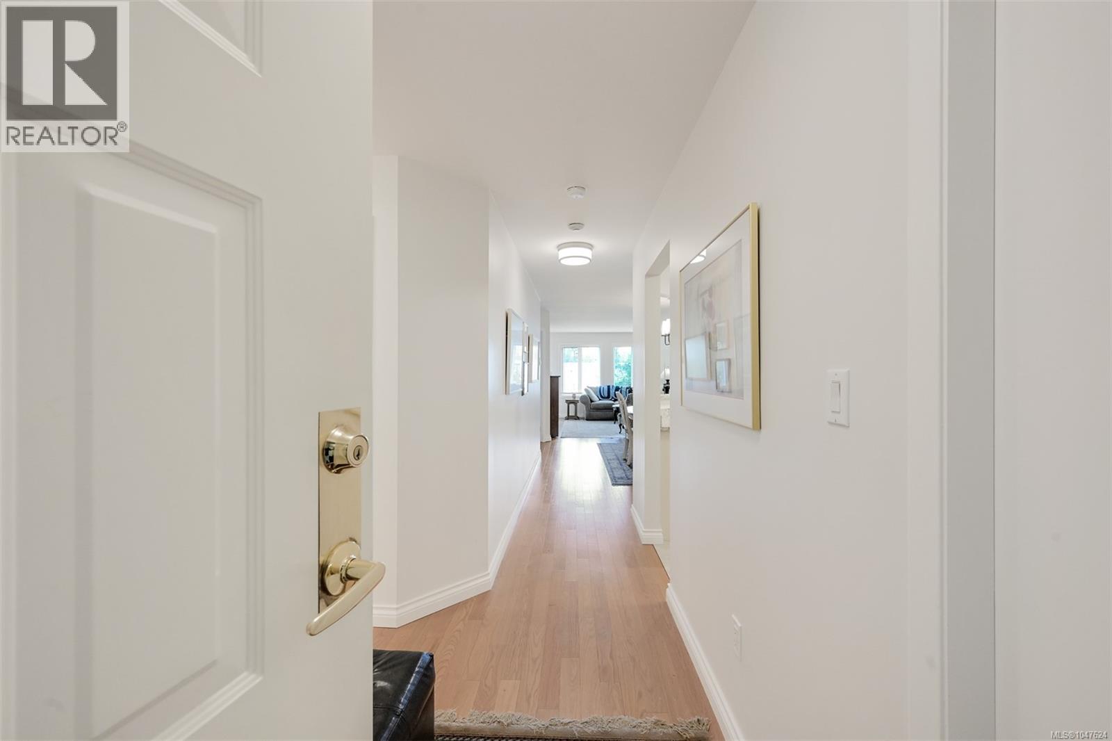 203 1477 Yale Street, Oak Bay