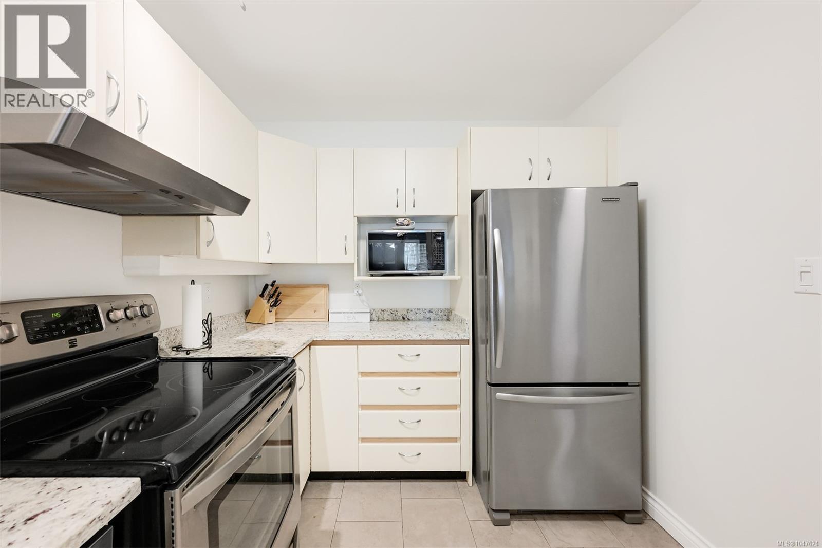 203 1477 Yale Street, Oak Bay