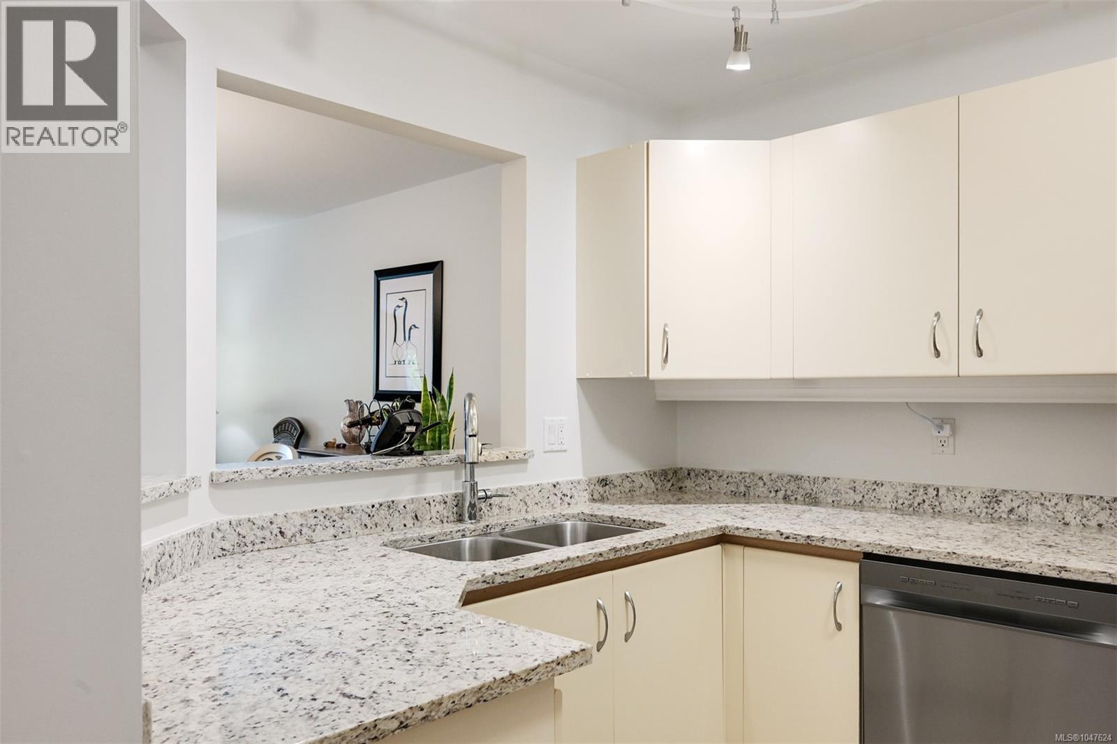 203 1477 Yale Street, Oak Bay
