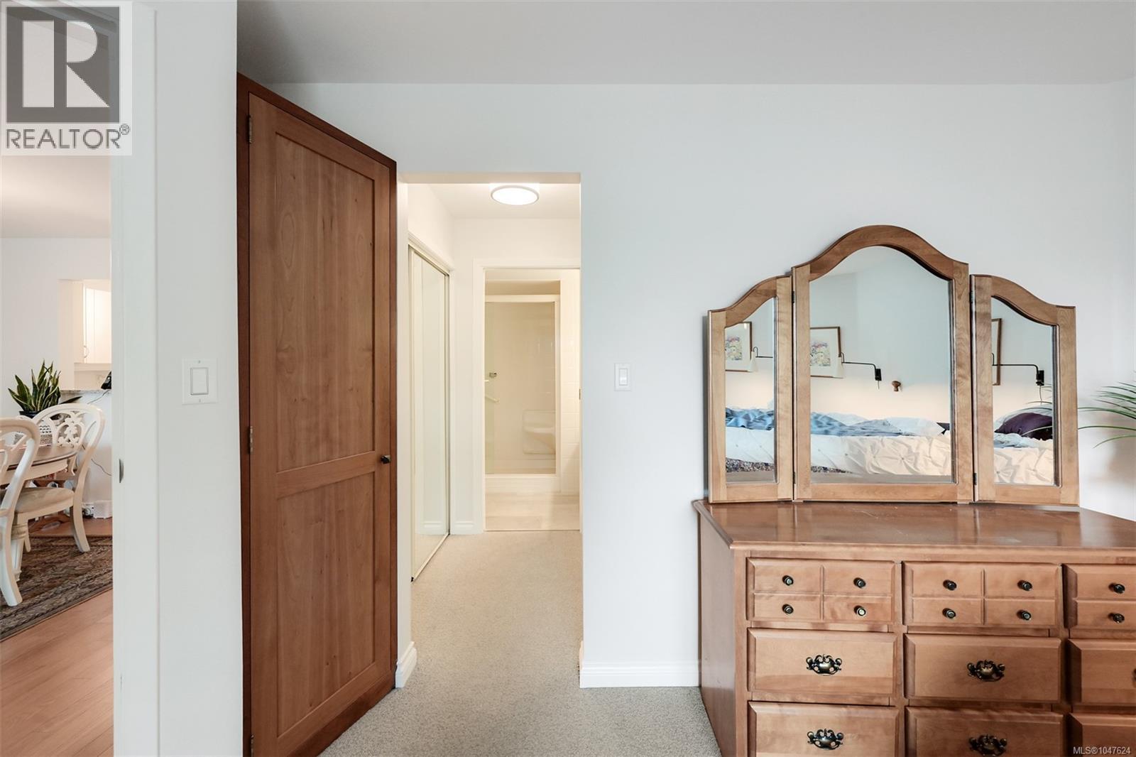 203 1477 Yale Street, Oak Bay