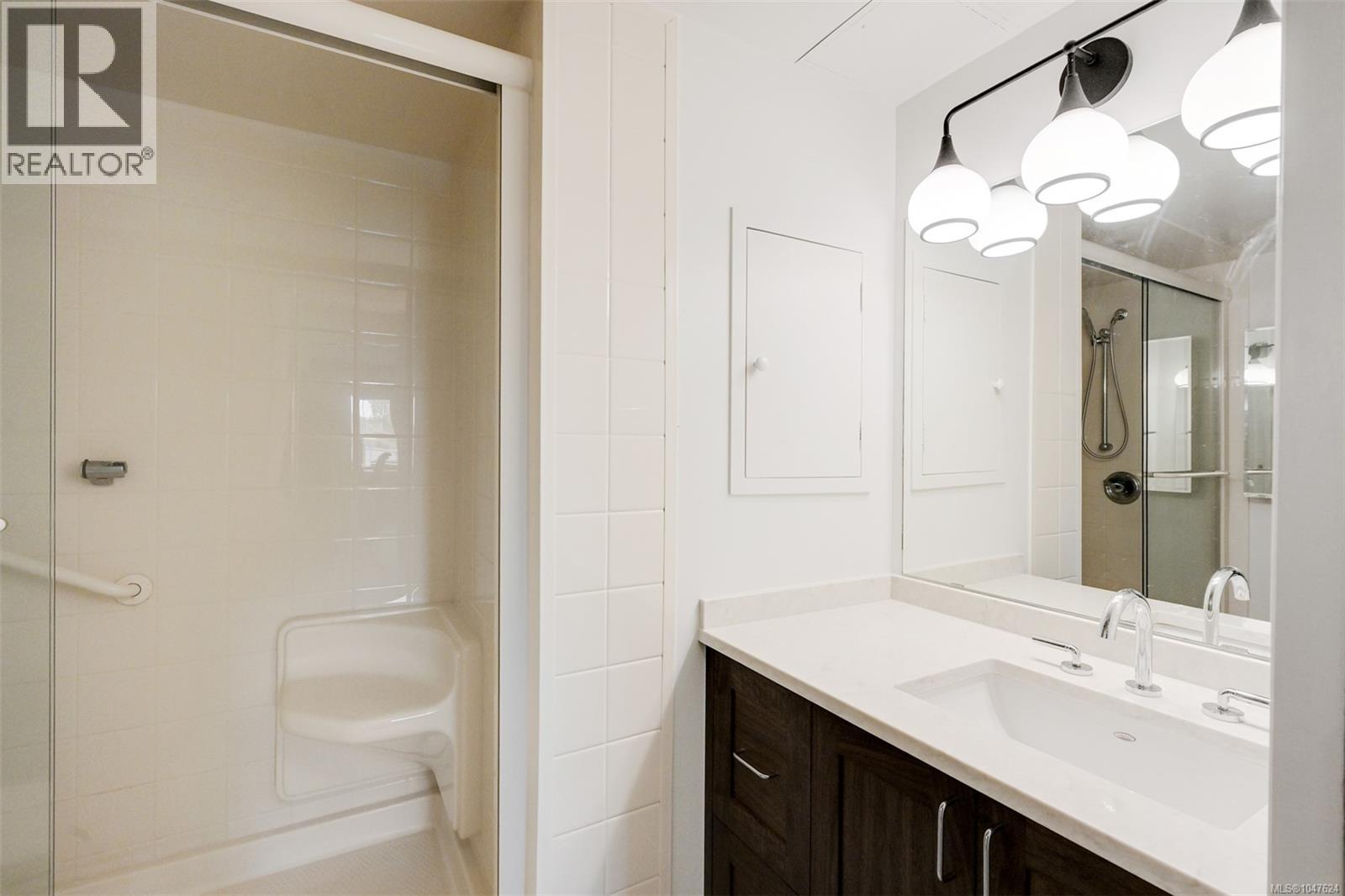 203 1477 Yale Street, Oak Bay