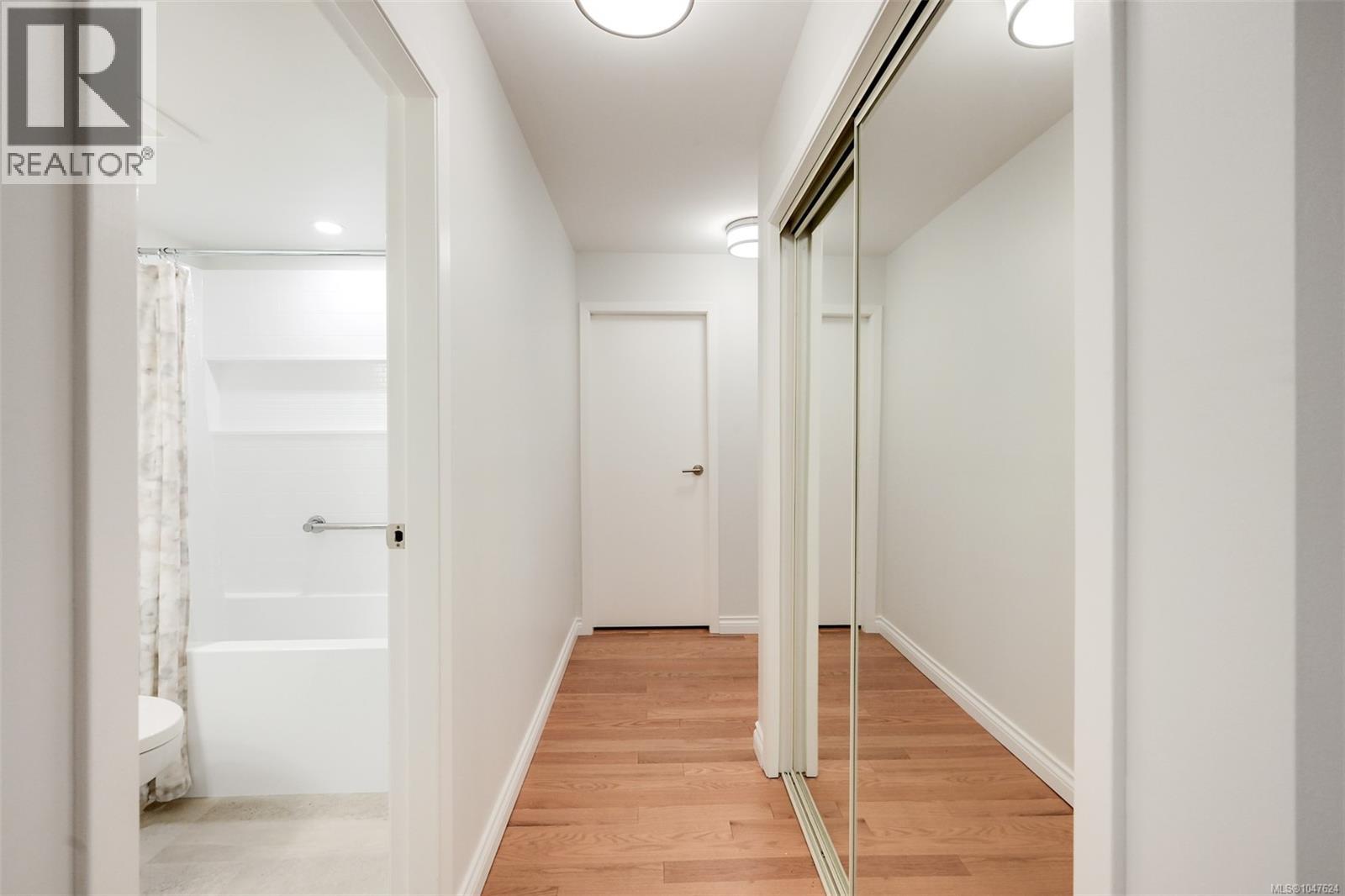 203 1477 Yale Street, Oak Bay
