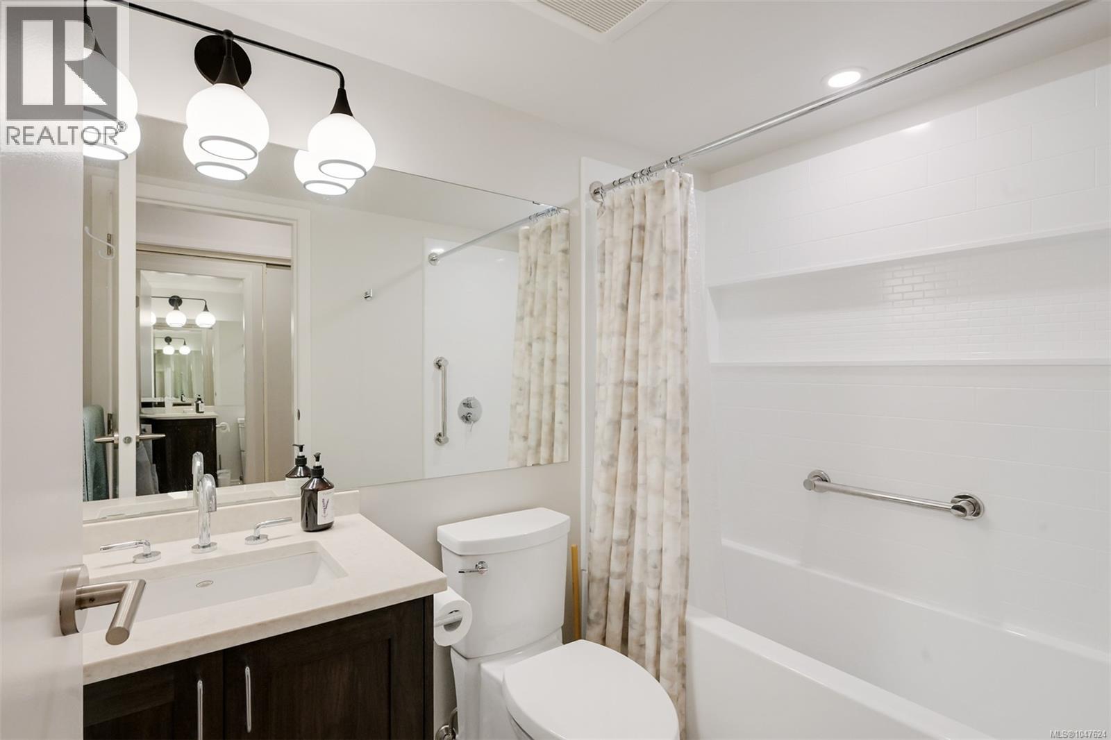 203 1477 Yale Street, Oak Bay