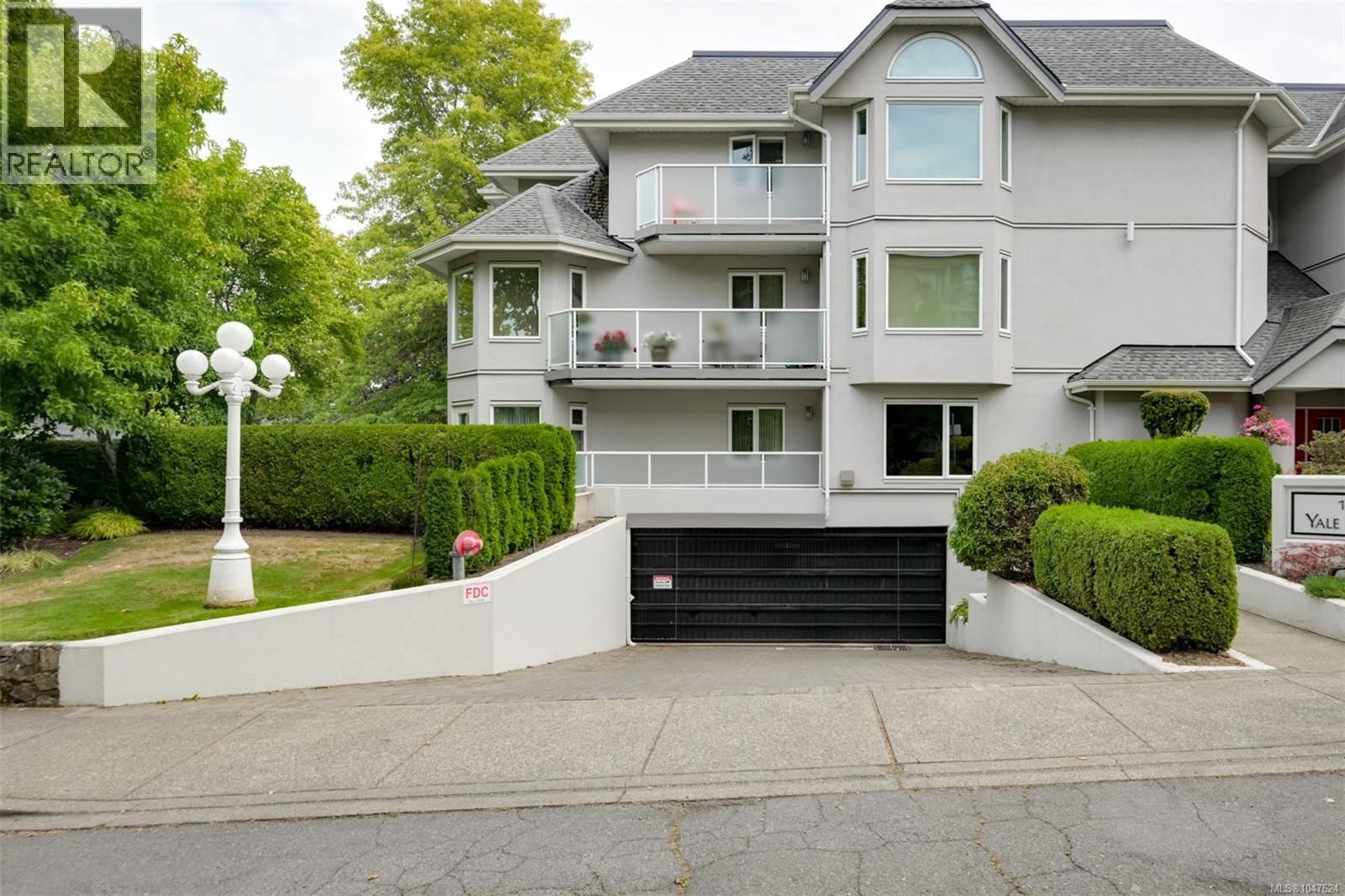 203 1477 Yale Street, Oak Bay
