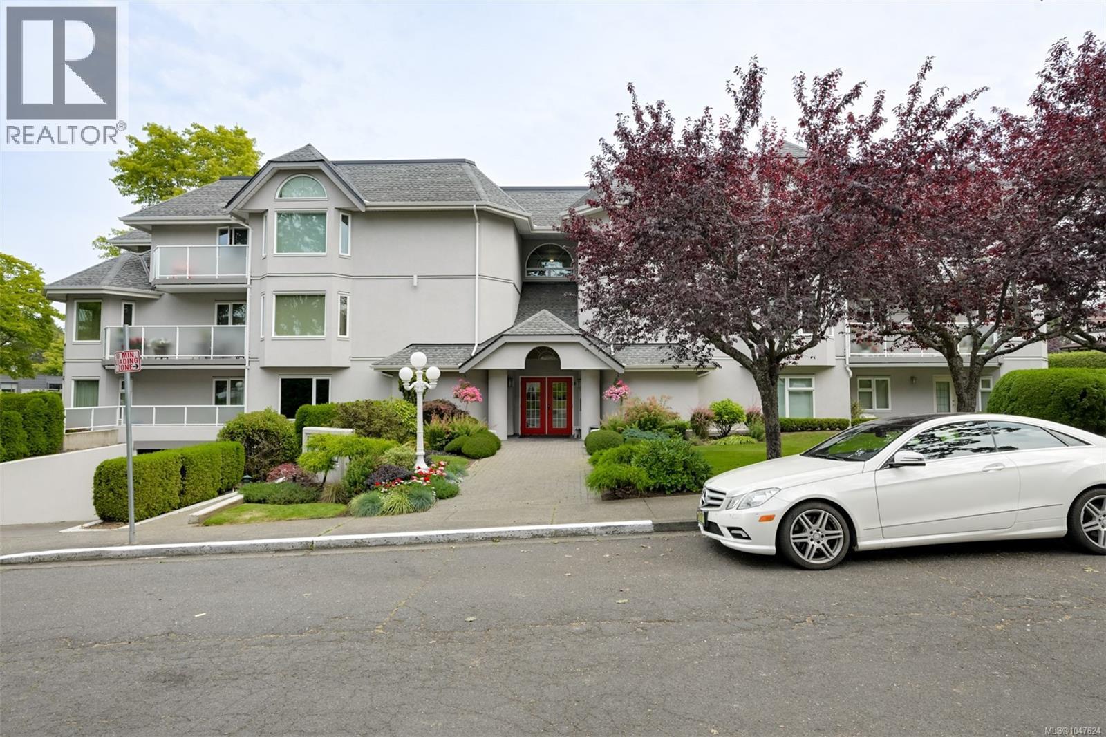 203 1477 Yale Street, Oak Bay