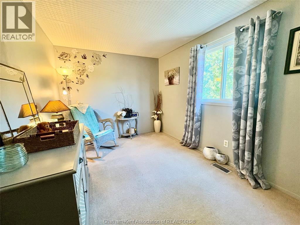 60 COPPERFIELD CRESCENT - 12