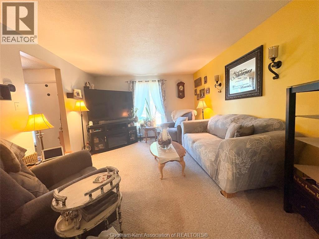 60 COPPERFIELD CRESCENT - 2