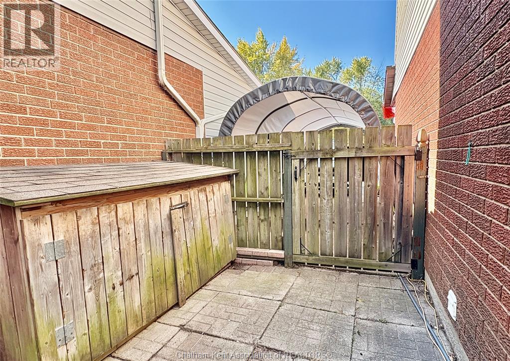 60 COPPERFIELD CRESCENT - 24