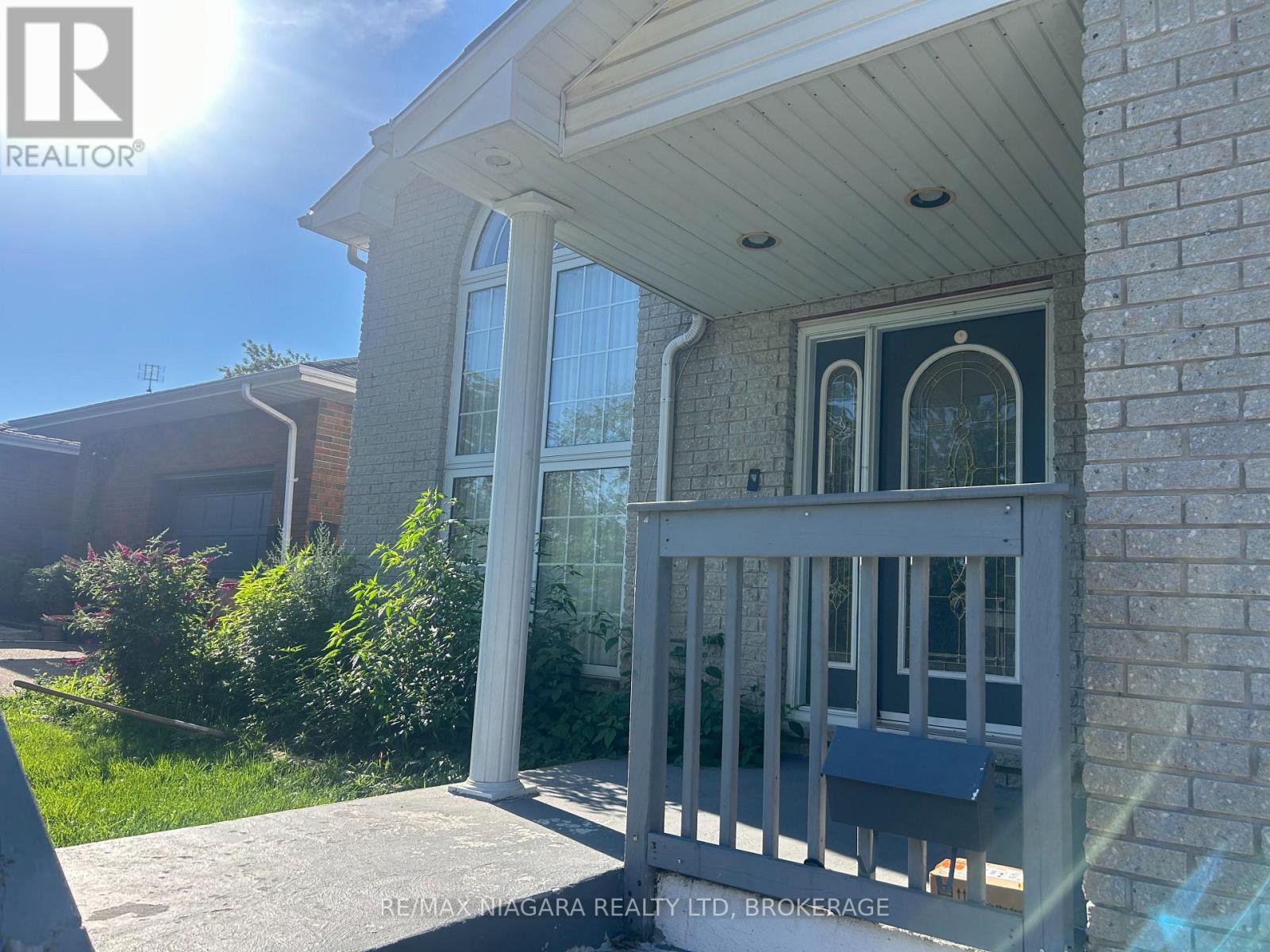 11 Ursula Avenue, St. Catharines (Burleigh Hill), Ontario, L2T1S9, St. Catharines (Burleigh Hill), Ontario — photo 2 of 5