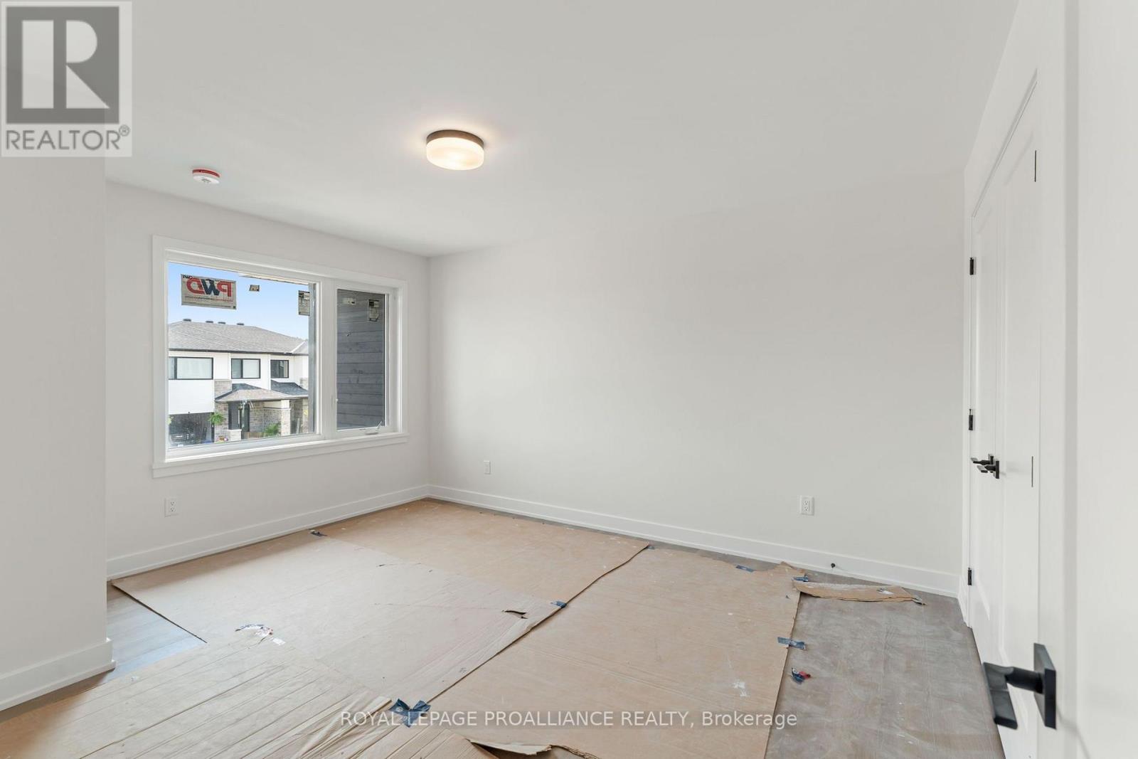 1028 MOORE STREET - Image 32
