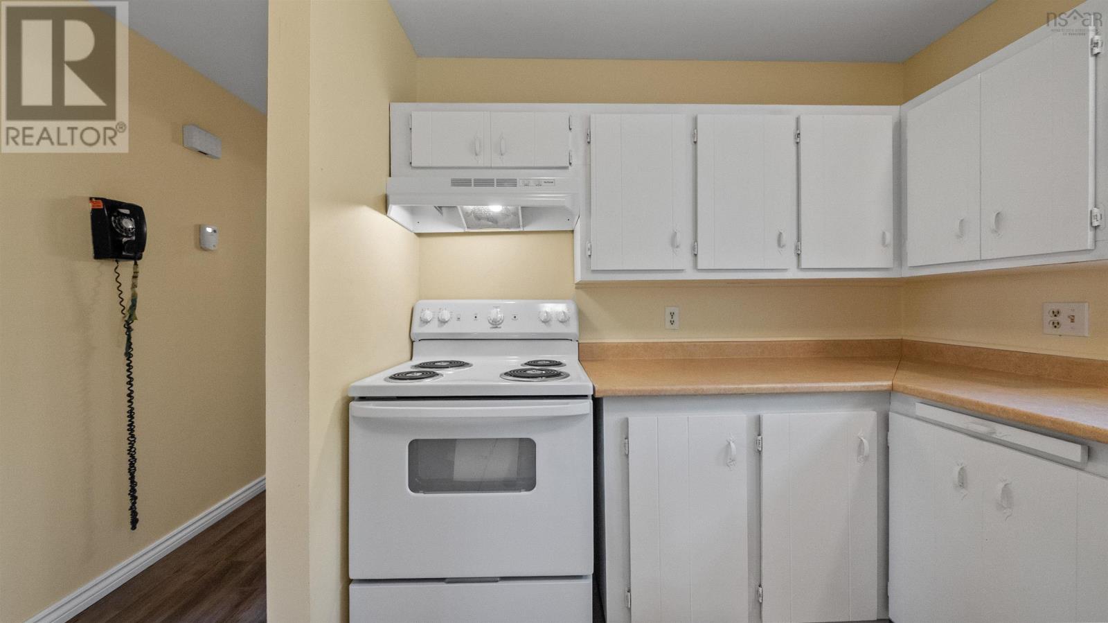 699 Marsh Road - 10
