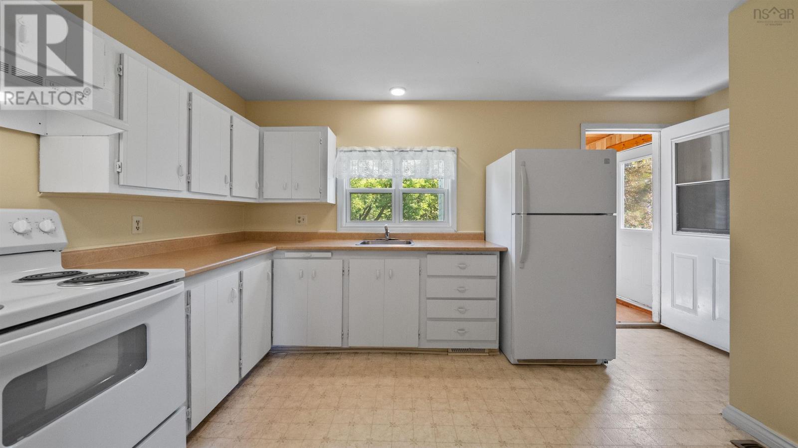 699 Marsh Road - 8