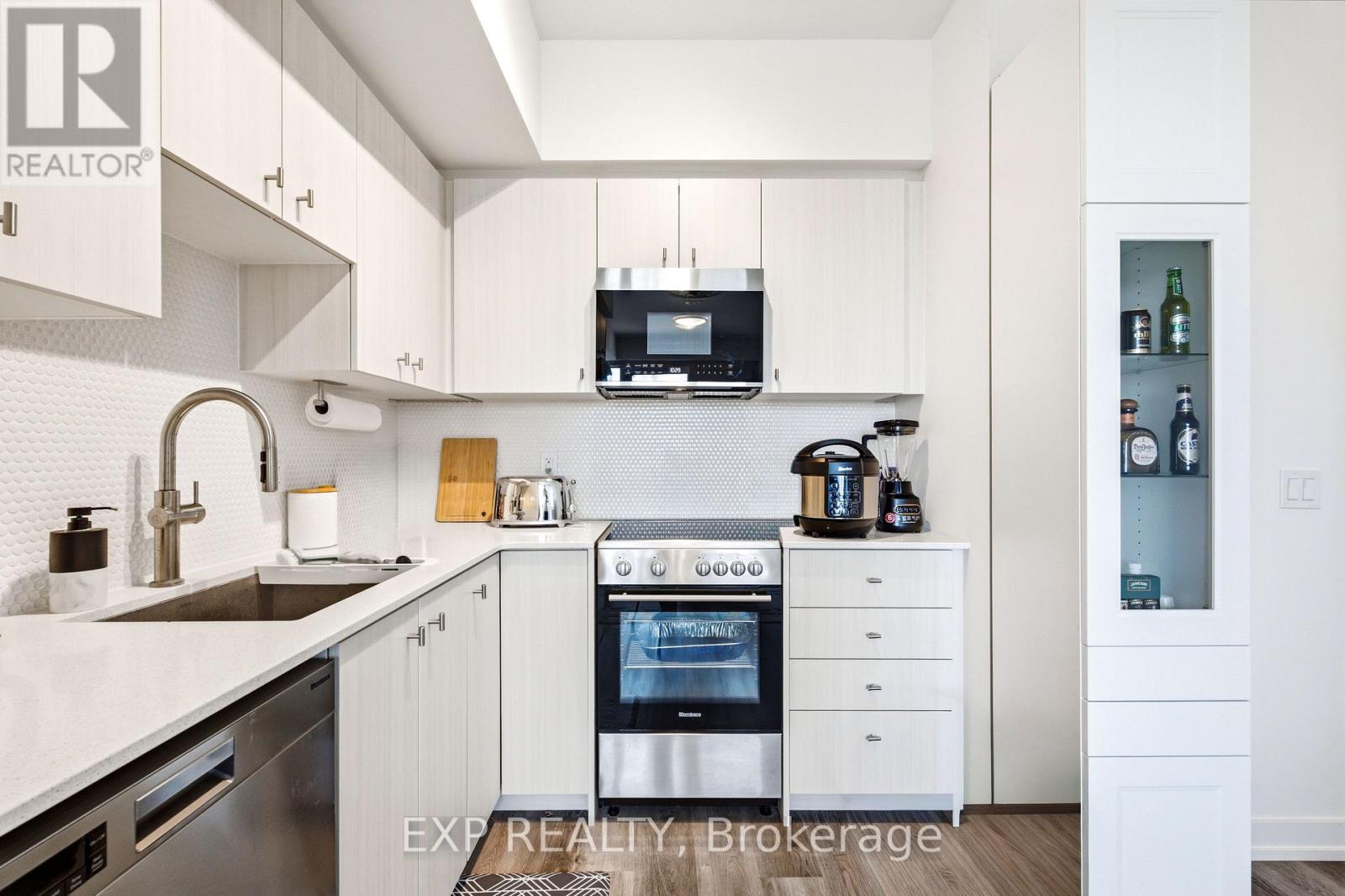 #1011 5 WELLINGTON STREET S - 13