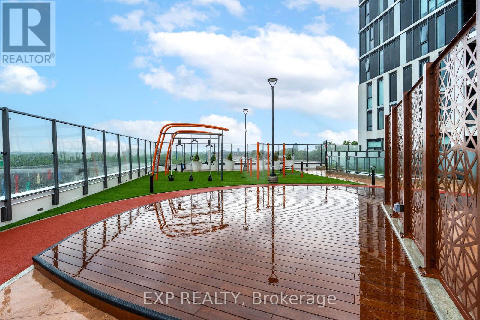 #1011 5 WELLINGTON STREET S - 28