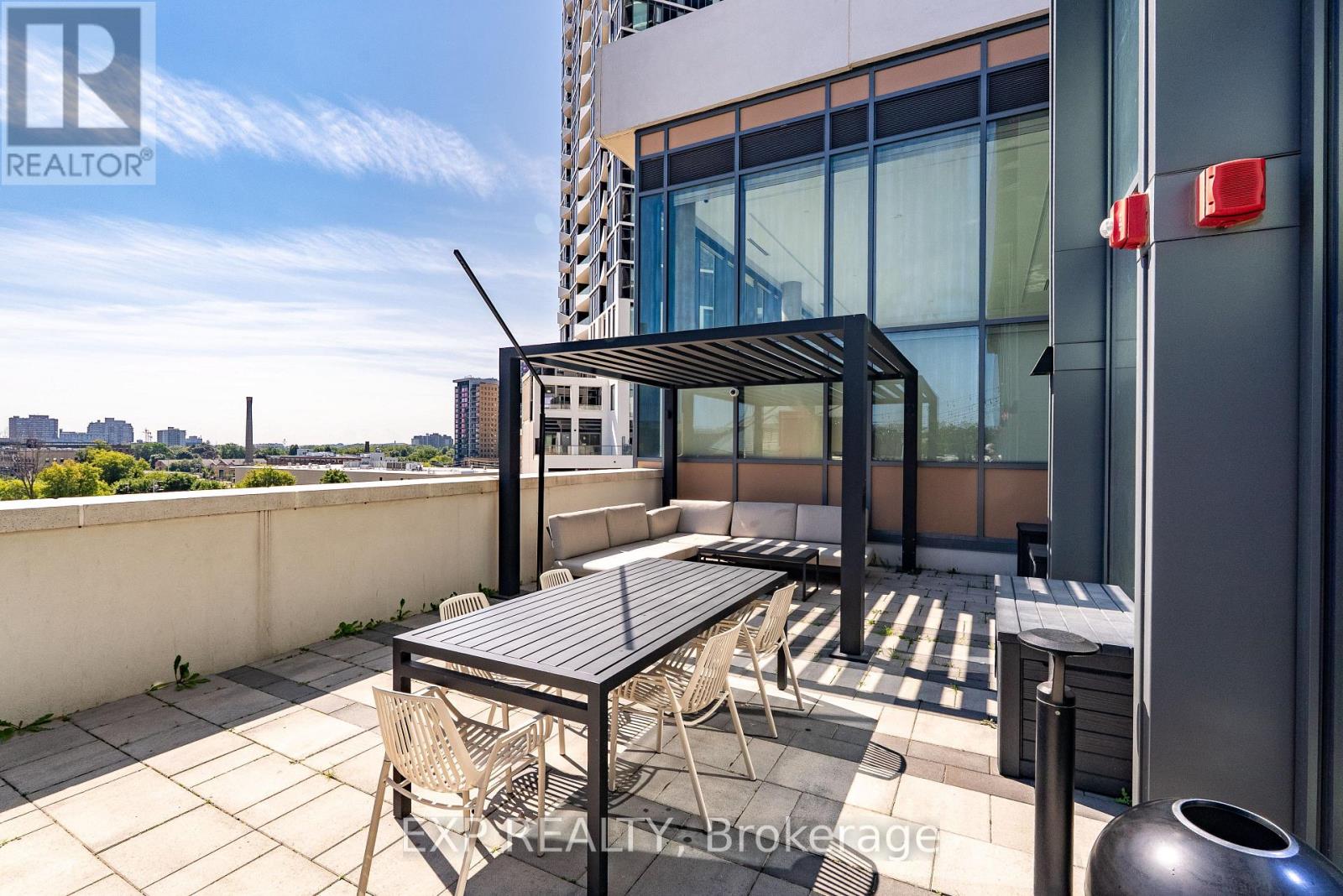 #1011 5 WELLINGTON STREET S - 44