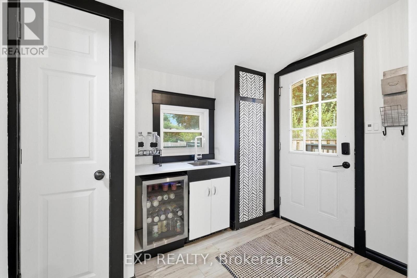 35 ARTHUR STREET N - Image 12