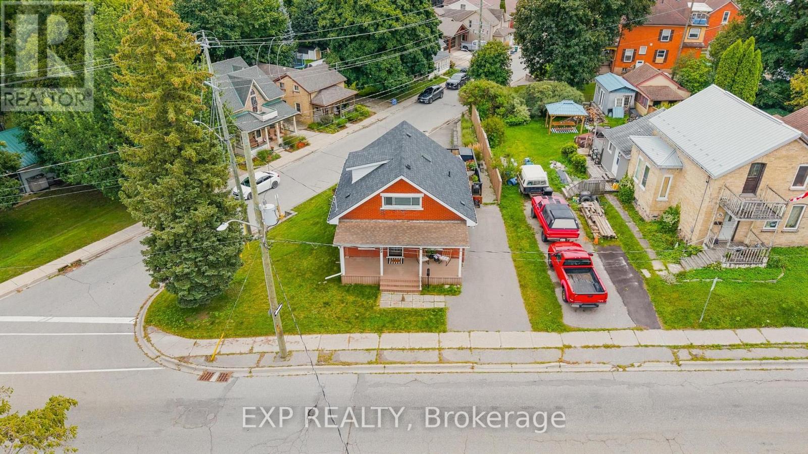 35 ARTHUR STREET N - 31