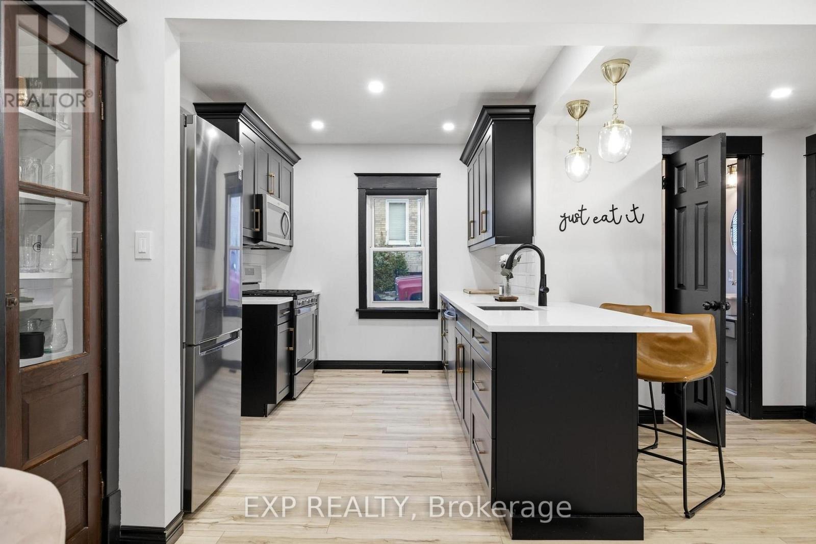 35 ARTHUR STREET N - Image 7