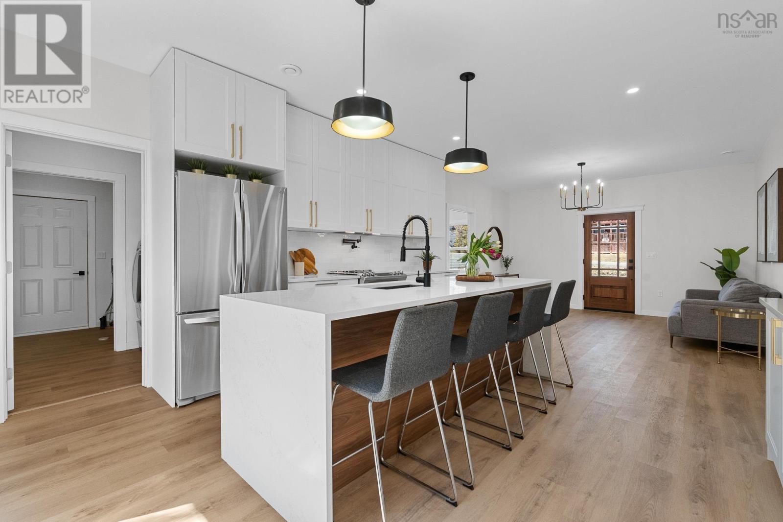 15 Chalet Crescent - 14