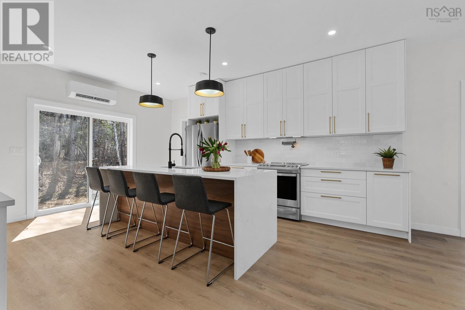 15 Chalet Crescent - 12