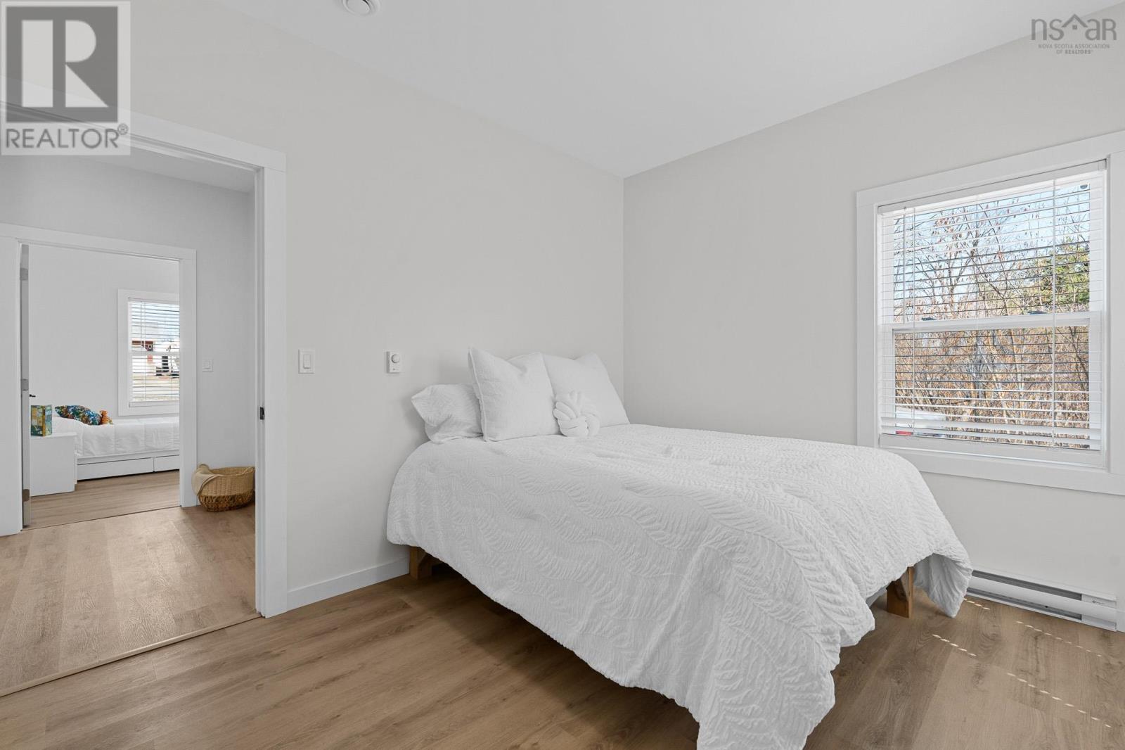 15 Chalet Crescent - 32
