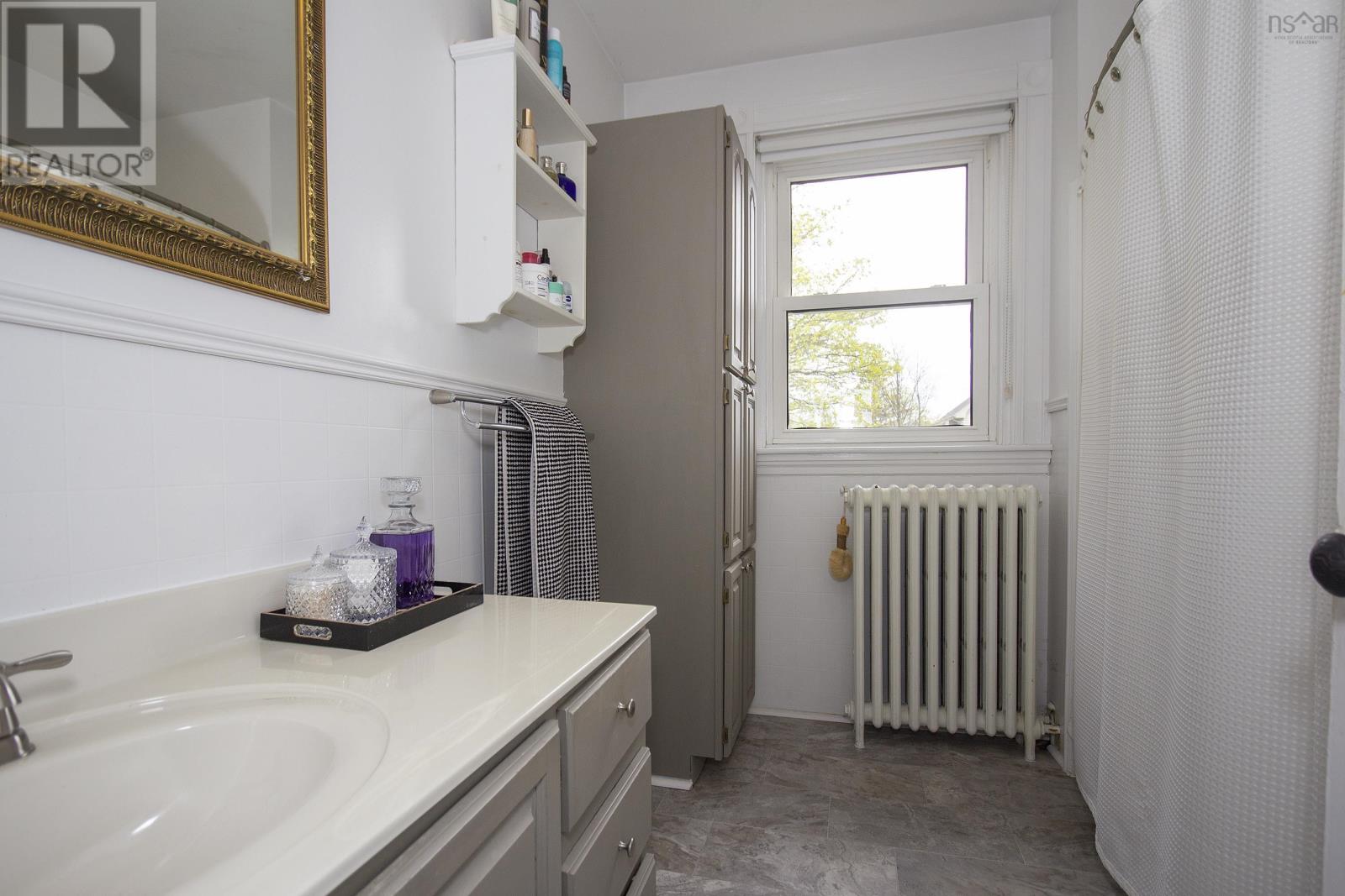 Property 35 of 50 of 159 Victoria Street E