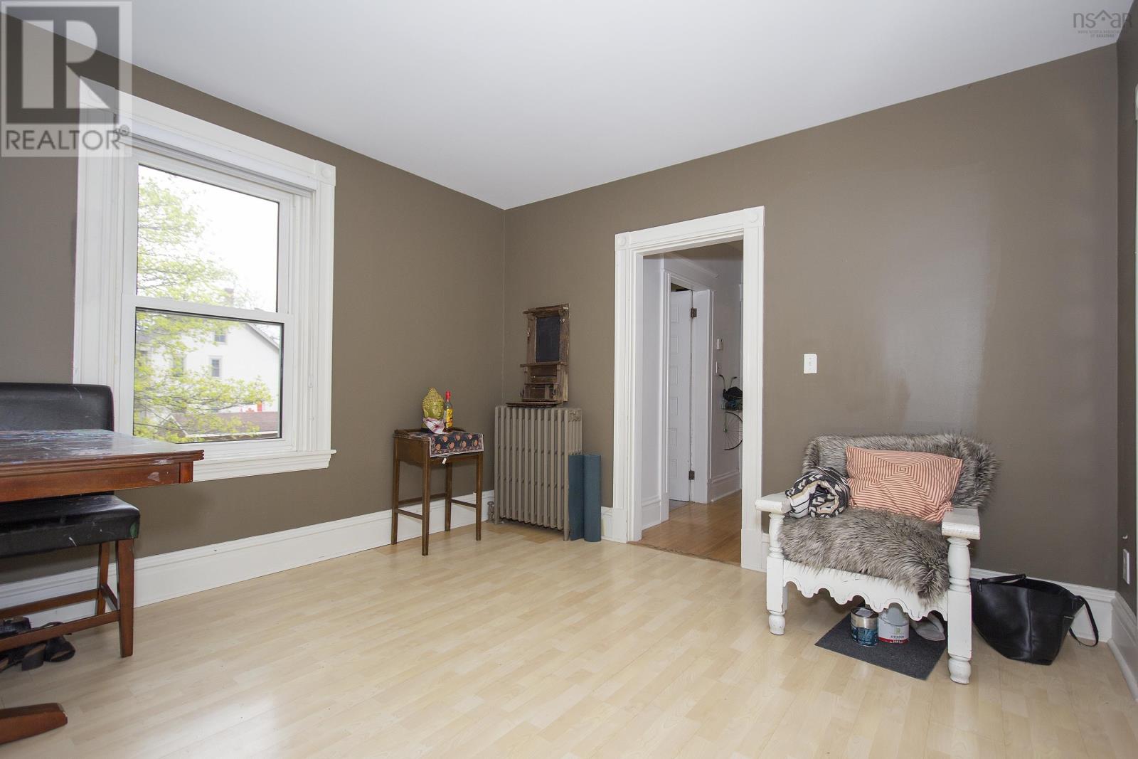 Property 33 of 50 of 159 Victoria Street E