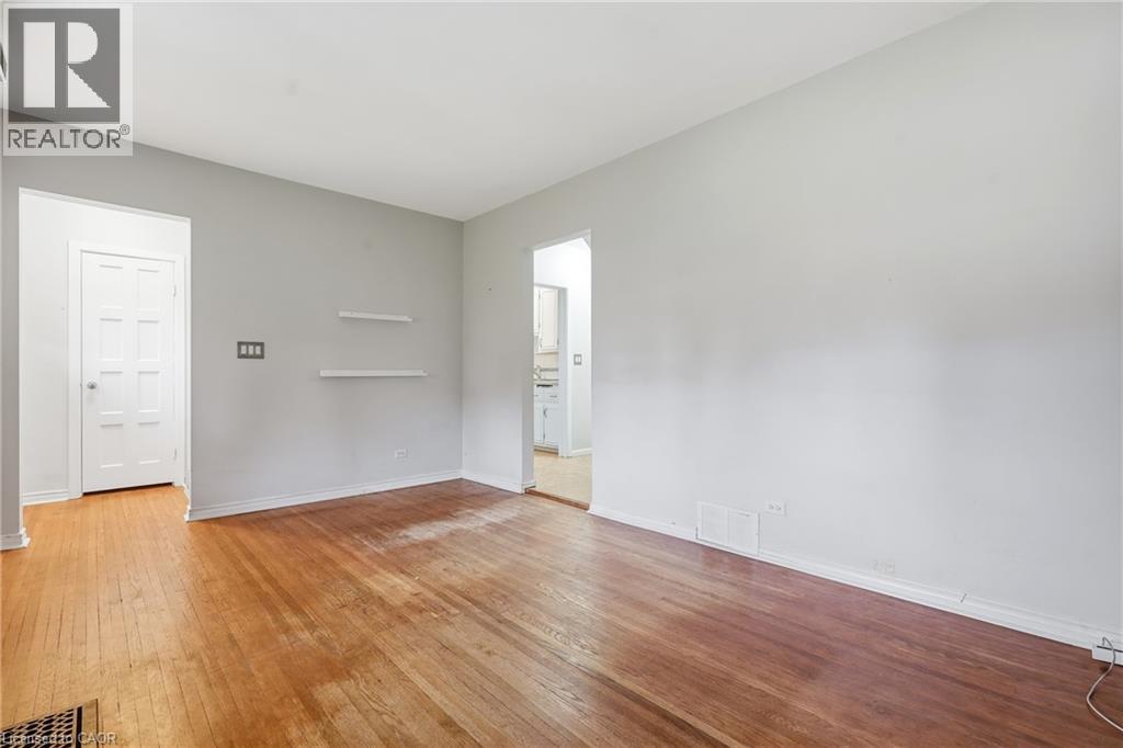 160 LORNE Crescent - Image 21