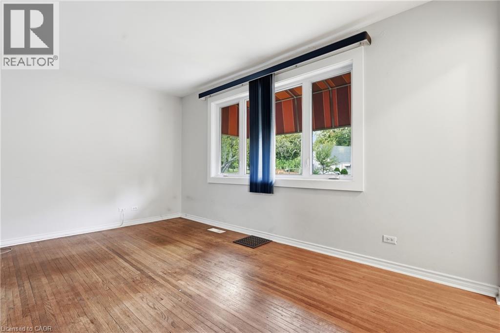 160 LORNE Crescent - Image 5