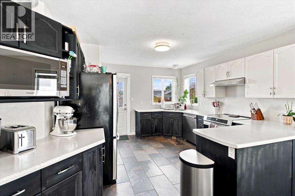 9810 66 Avenue - 5