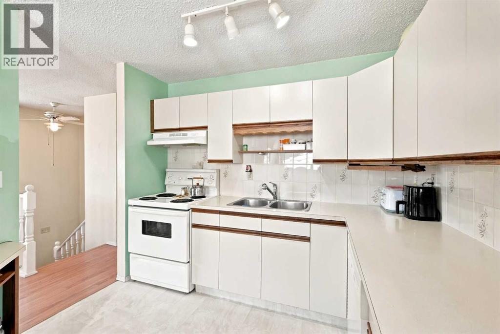 Listing photo – 38 Meadowview Close, Sylvan Lake