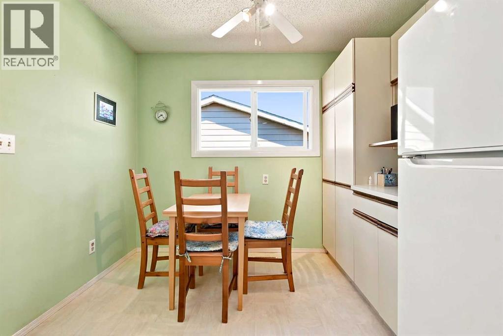 Listing photo – 38 Meadowview Close, Sylvan Lake