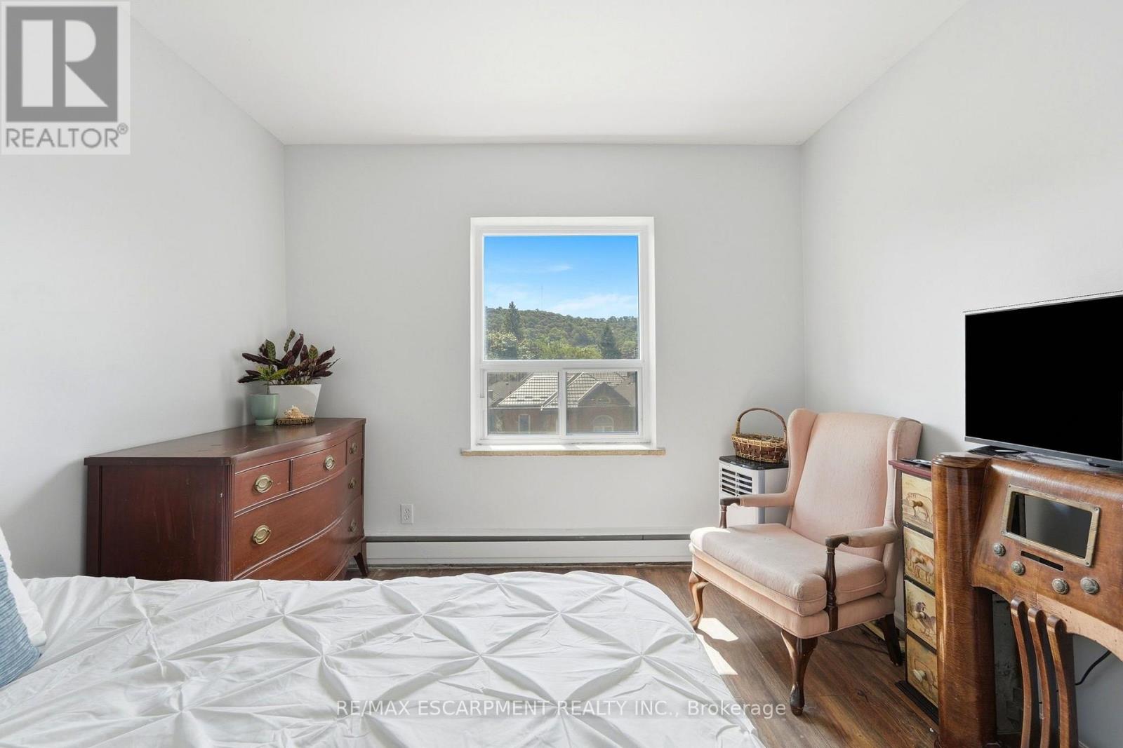 #401 174 HERKIMER STREET - 14
